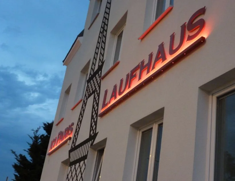 Außenansicht des Laufhauses ICIPARIS in Wien